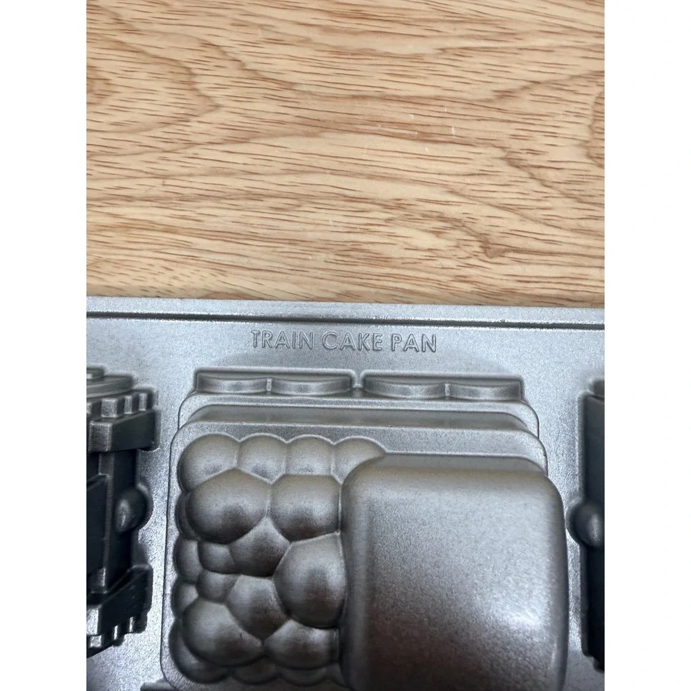 Nordic Ware Train Cake Pan Silver Cast Aluminum 9 Cavity 5 Cup 1.2L USA #11
